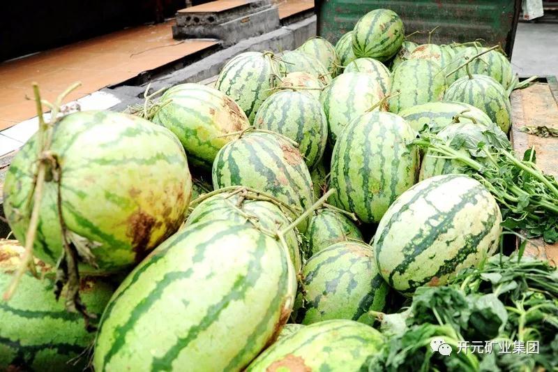 買下一整車西瓜，讓瓜農(nóng)早點回家